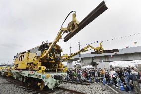 Work scene of the REXS Shinkansen rail replacement system